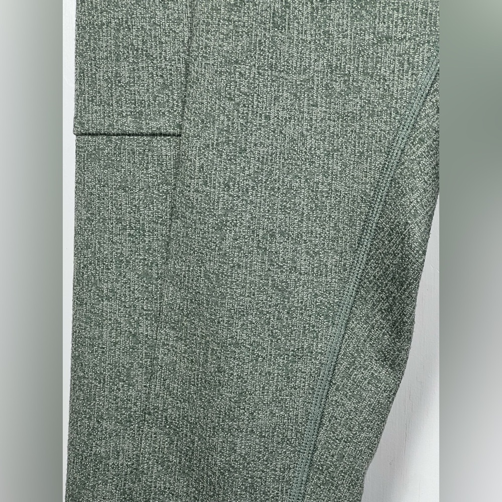 REI Pristine condition Co-op Active Pursuits 7/8 Tights Heathered Green Size XS - Picture 2 of 3